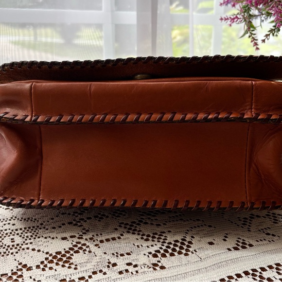 NWOT Patricia Nash Patchwork Positano
Crossbody Saddle Bag I - Picture 4 of 8